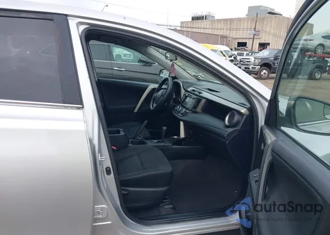 2015 Toyota Rav4 Le z USA, uszkodzony, nr VIN 2T3BFREV5FW262133